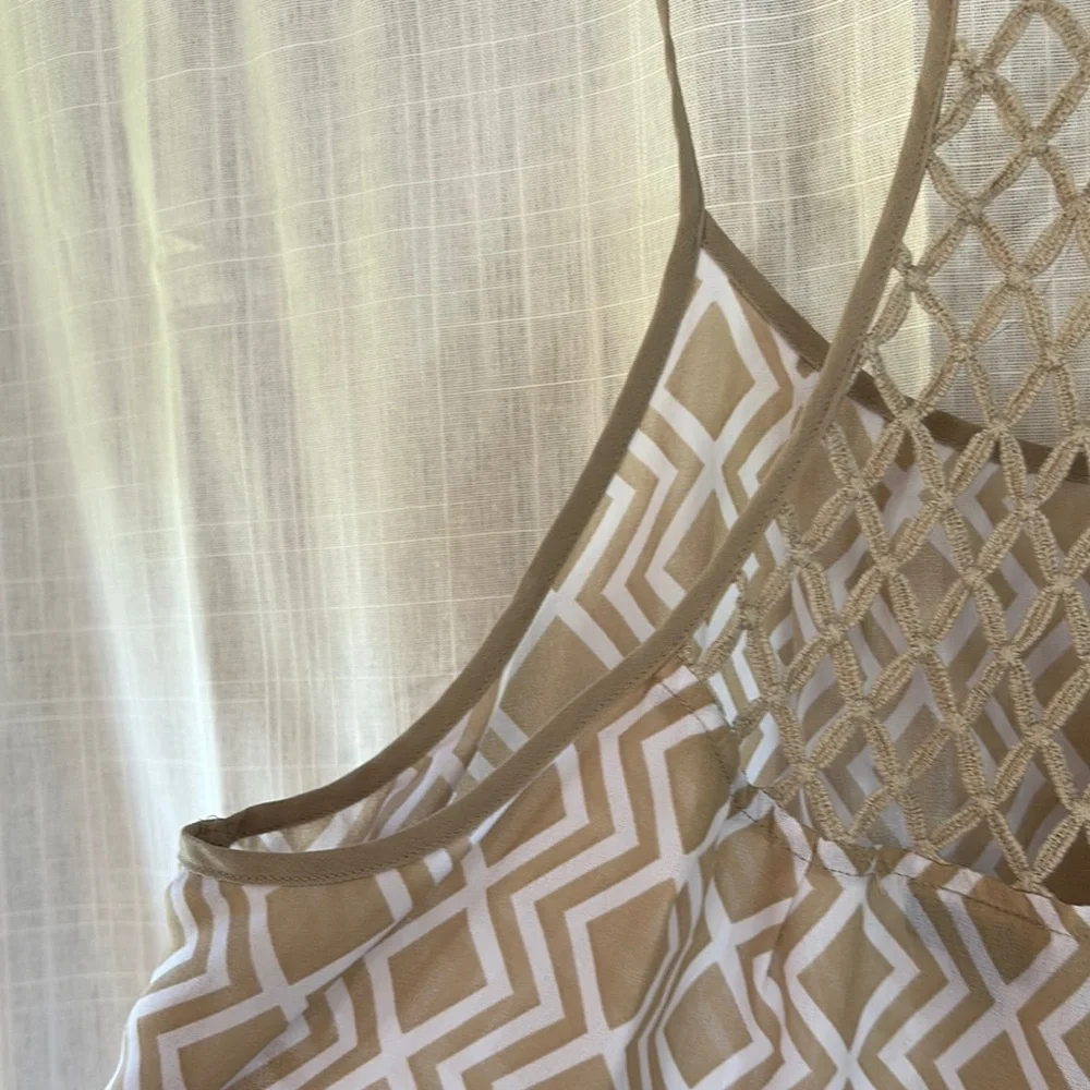 Geometric Patterned Tan Top - Picture 6 of 7